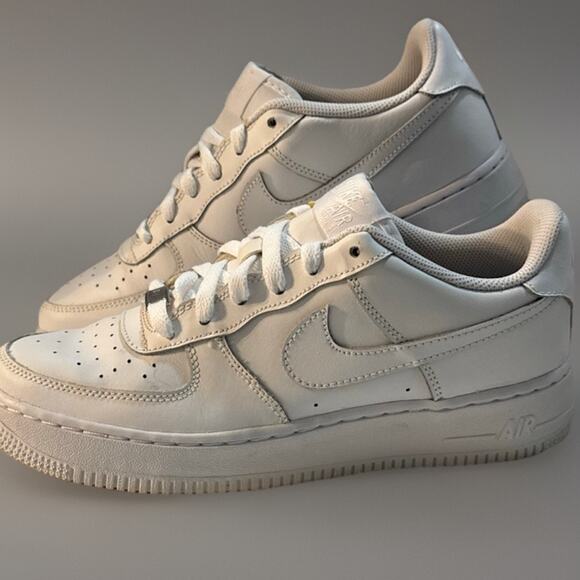 Nike Air Force 1 Low GS Size 7Y 314192-117 Triple White Incl 2 AF1 Lace Locks - Picture 1 of 7